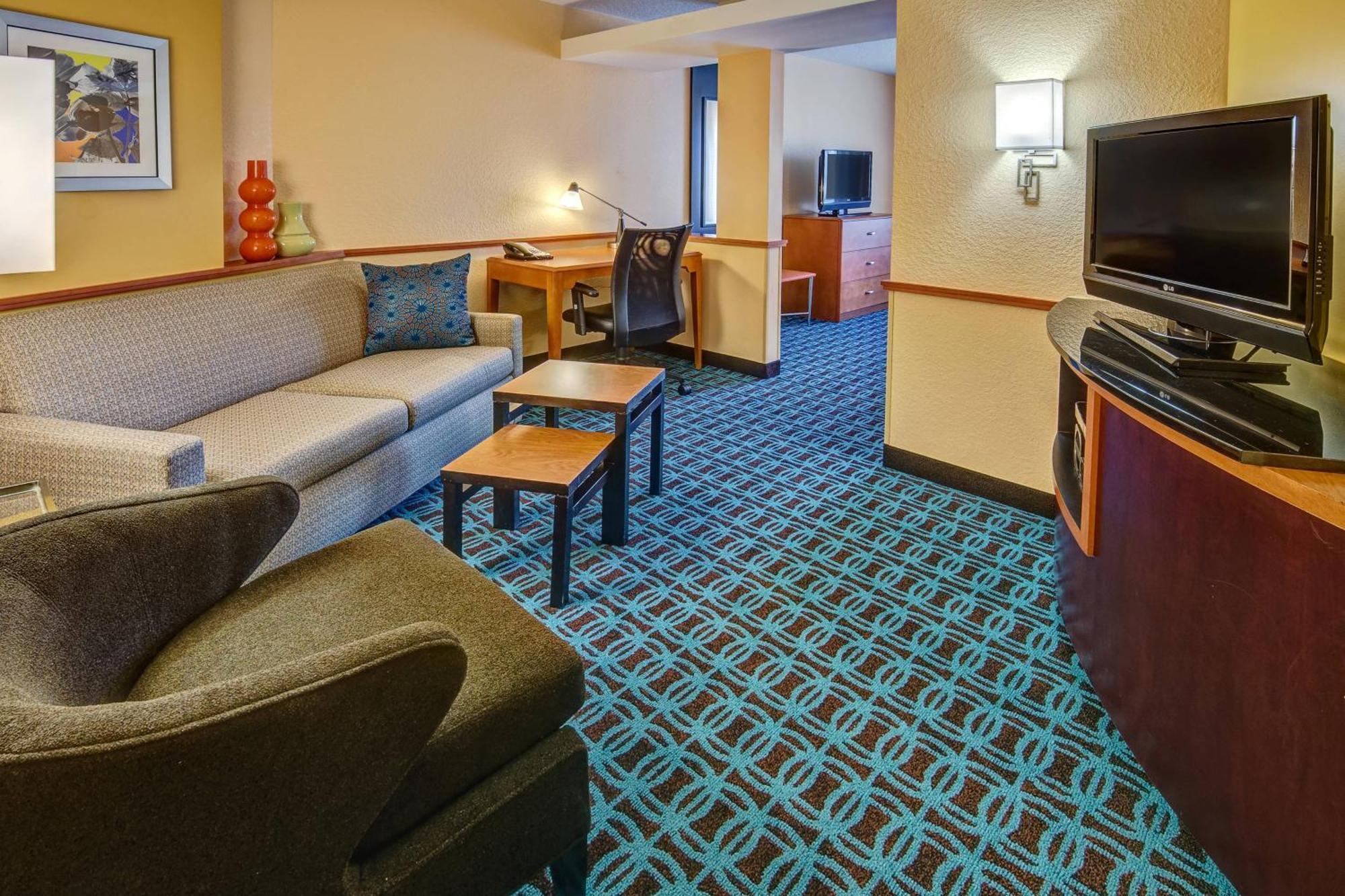 Fairfield Inn And Suites By Marriott Naples Golden Gate Exterior photo