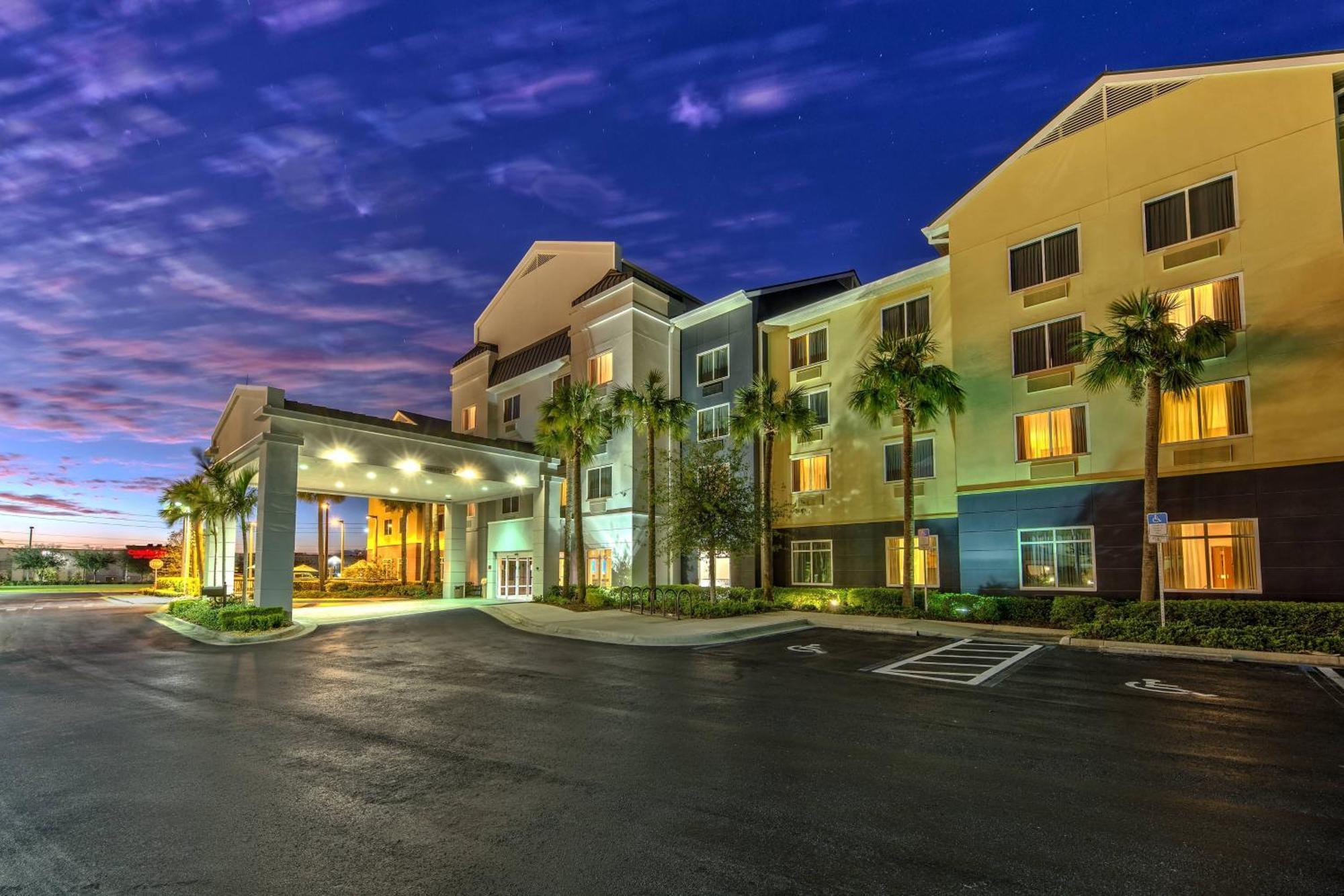 Fairfield Inn And Suites By Marriott Naples Golden Gate Exterior photo