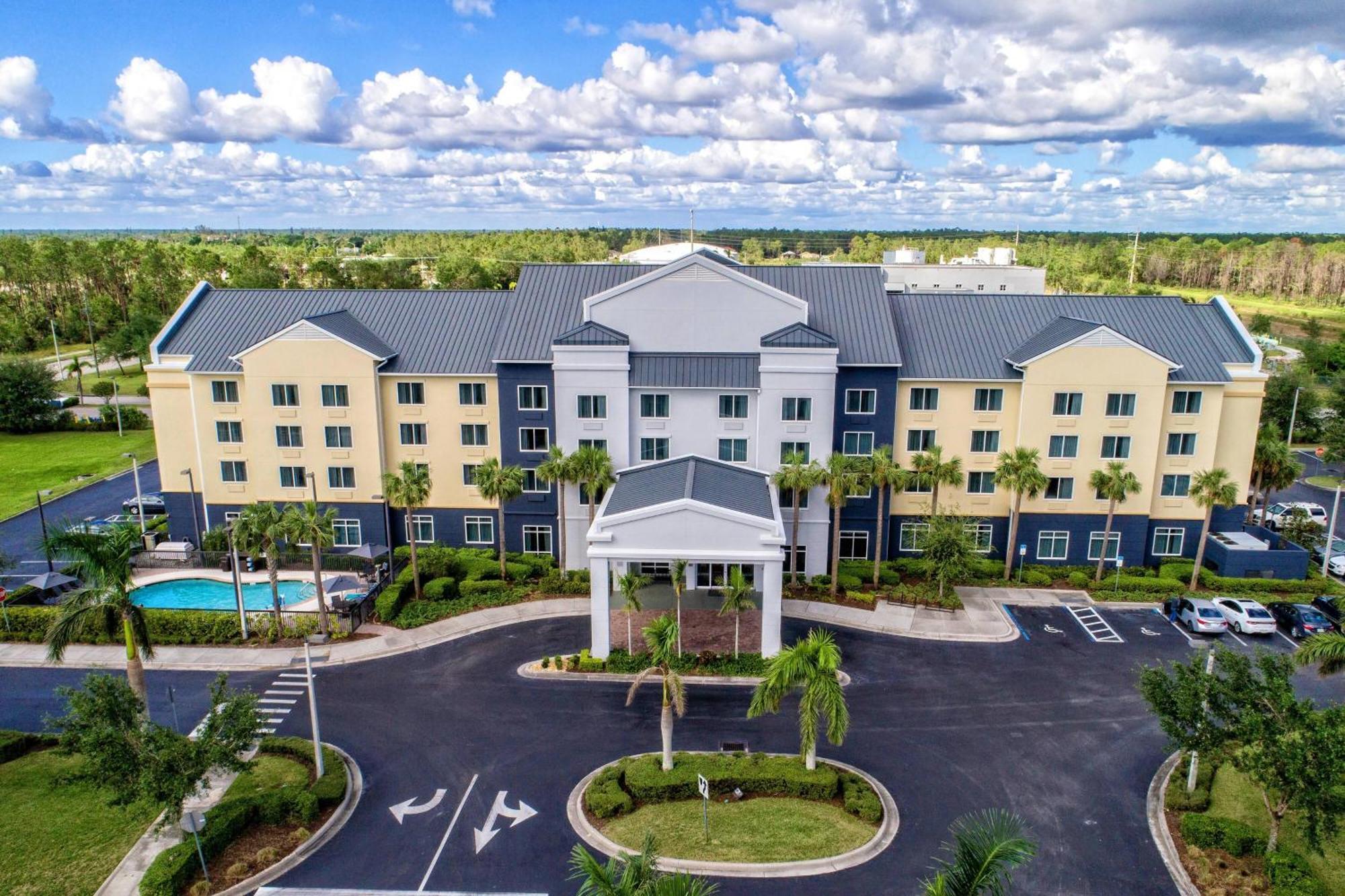 Fairfield Inn And Suites By Marriott Naples Golden Gate Exterior photo